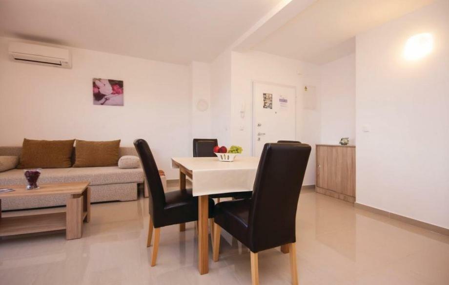 Apartmani Korenika 브로다리카 외부 사진