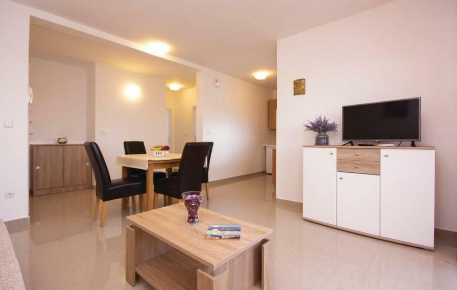 Apartmani Korenika 브로다리카 외부 사진